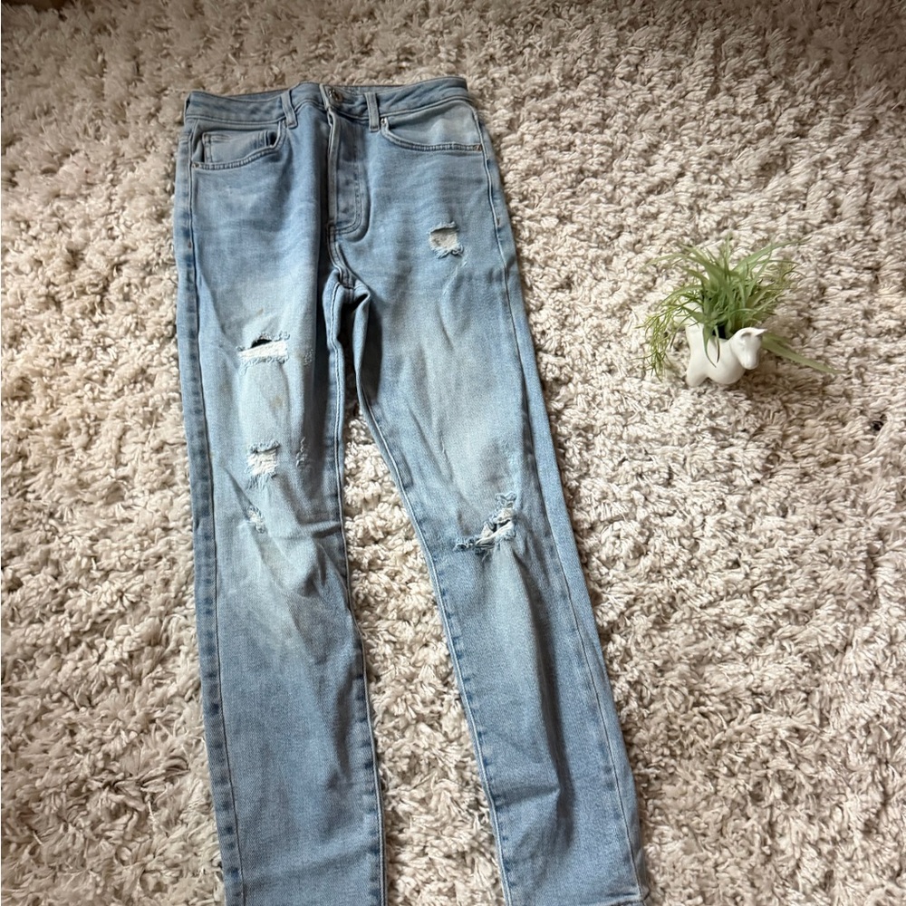 Forever 21 Faded Blue Ripped trendy, super cute women’s Skinny Jeans